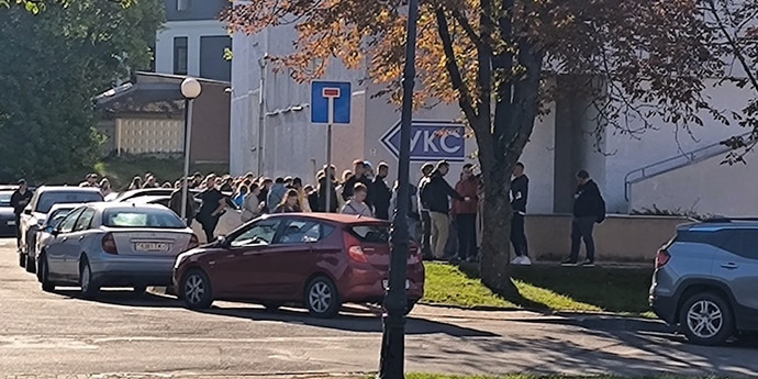 Минчане выстроились в очередь за квартирой в новостройке у метро: что за жилье и почему ажиотаж